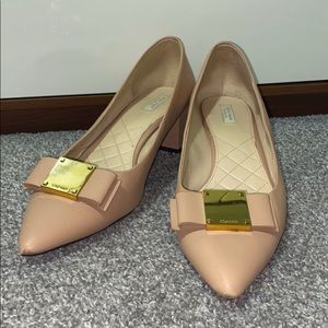 Kitten heel pale pink / nude pointed shoes